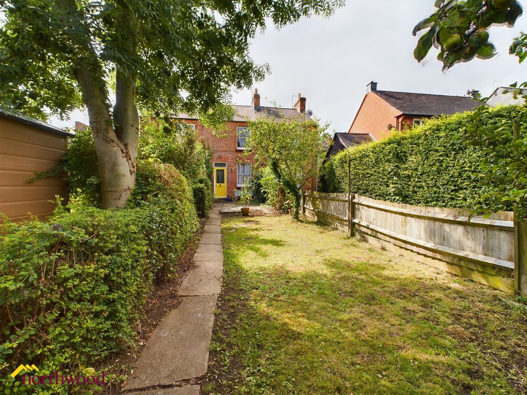 2 bed terraced house to rent in Broughton Road, Banbury OX16, £1,100