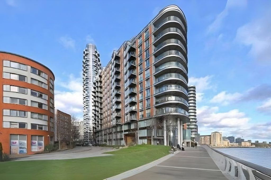 1 bed flat to rent in Fairmont Avenue, Blackwall, Studio Modern E14