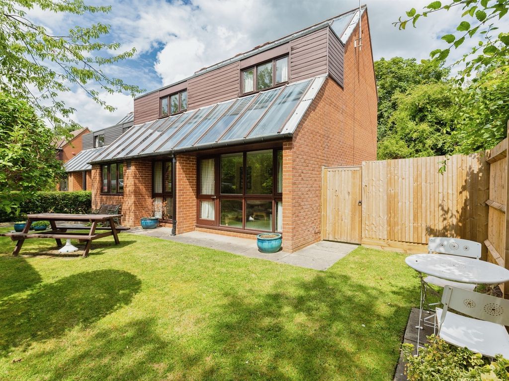 3 bed detached house for sale in Solar Court, Great Linford, Milton