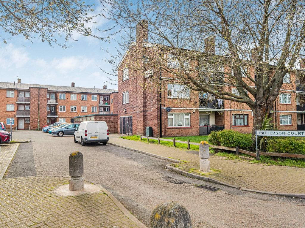 2 bed flat for sale in Farnol Road, Dartford DA1, £210,000 Zoopla