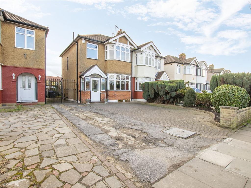 3 bed semidetached house for sale in Willow Road, Enfield EN1, £