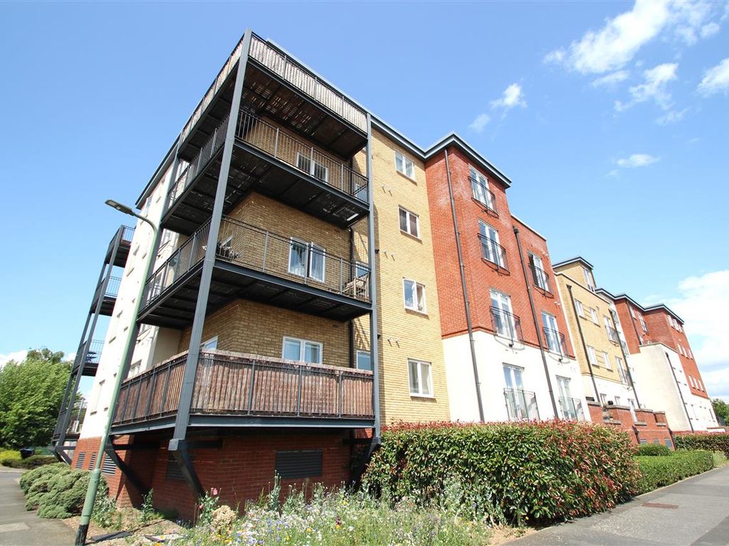 2 bed flat to rent in Paverley Court, Langstone Way, Mill Hill NW7 Zoopla