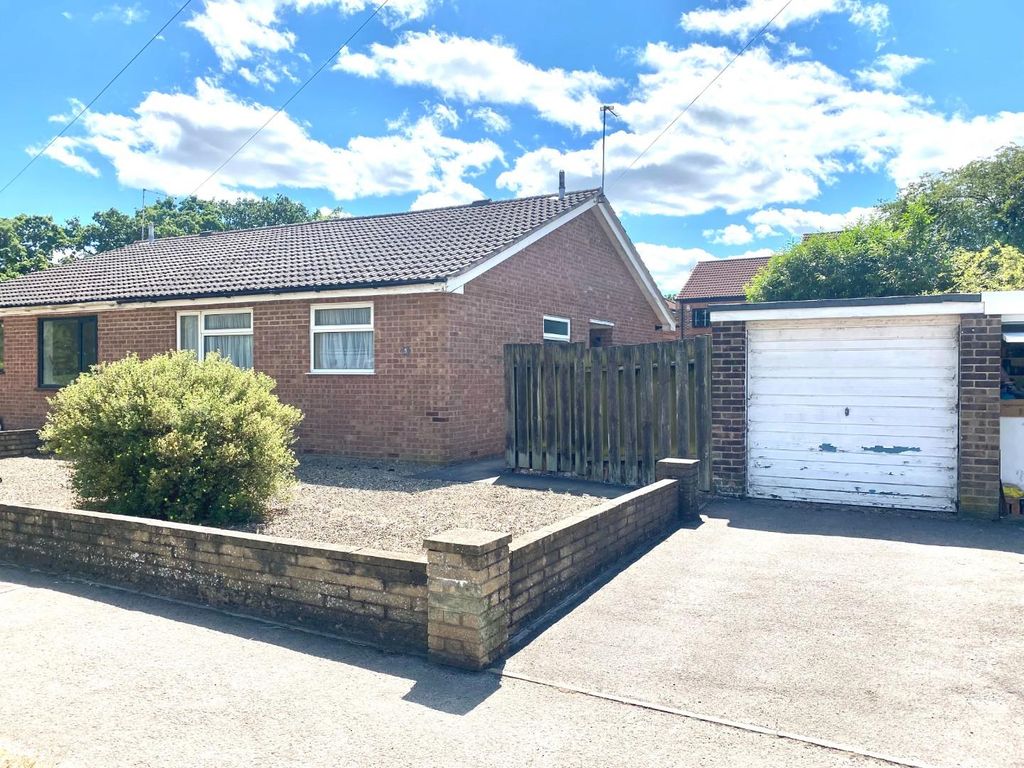 2 bed semidetached bungalow for sale in Pasture Close, Strensall, York