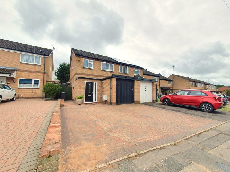 3 bed end terrace house for sale in Severn Oaks, Quedgeley, Gloucester
