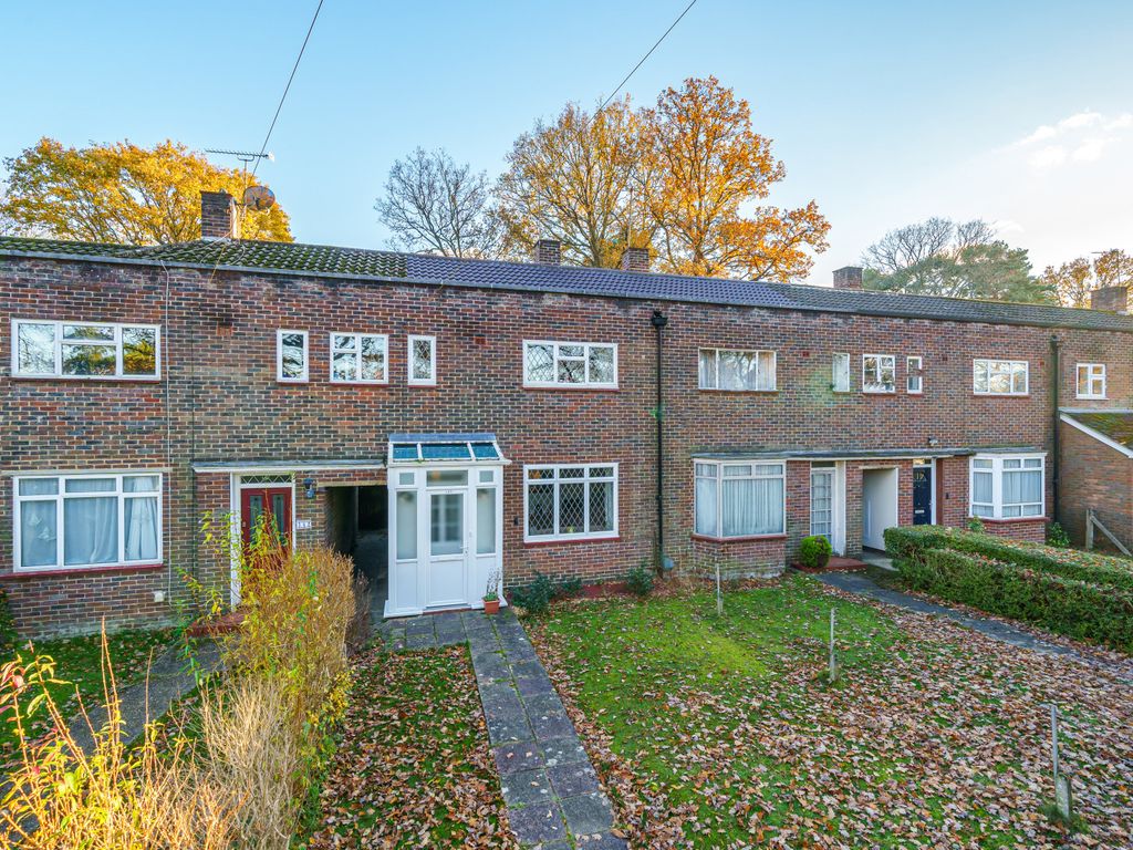 2 bed detached house for sale in Albert Drive, Woking GU21, £390,000