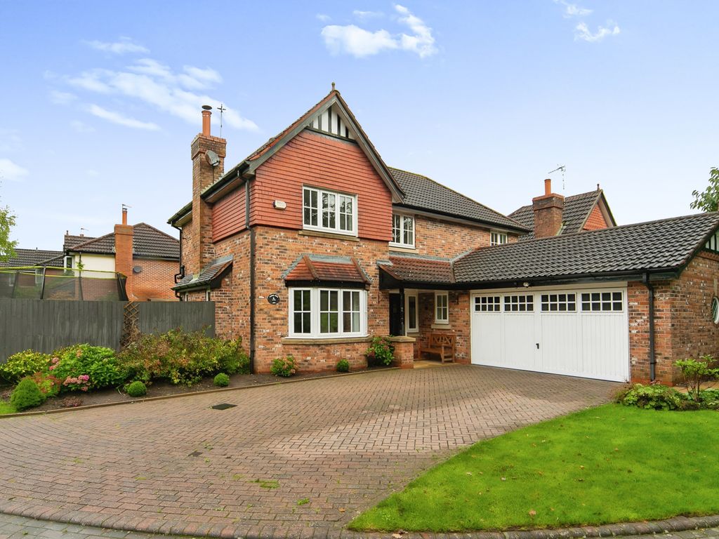 4 bed detached house for sale in Abbots Mere Close, Northwich CW8, £ ...