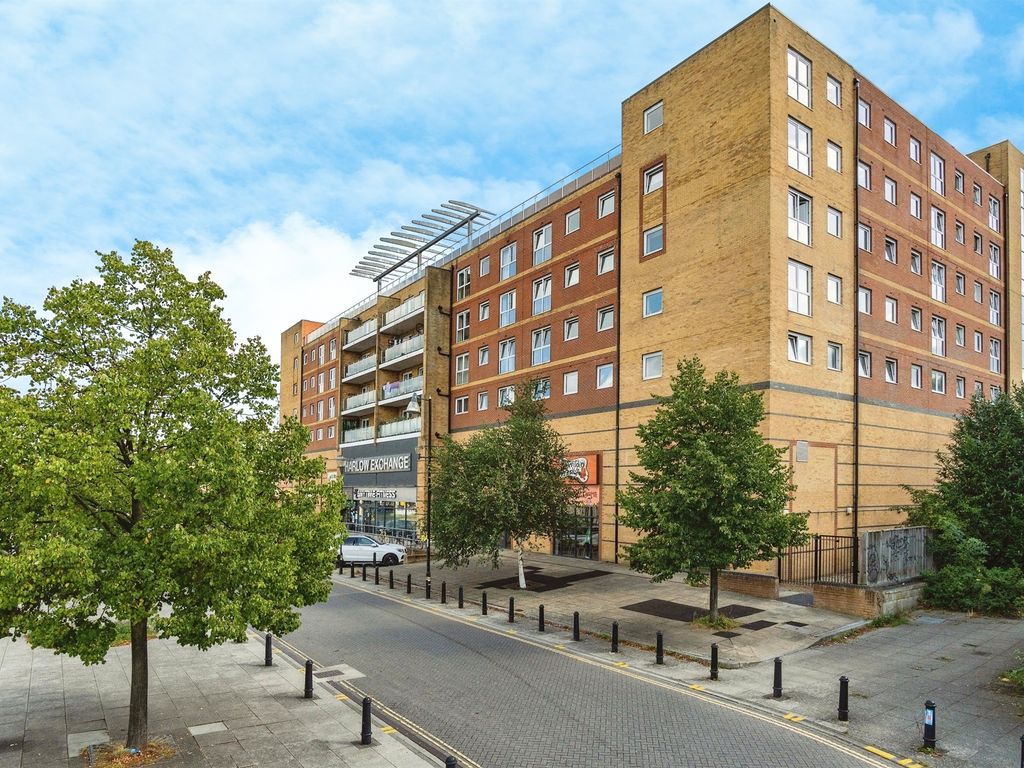 2 bed flat for sale in Edinburgh Gate, Harlow CM20, £260,000 Zoopla