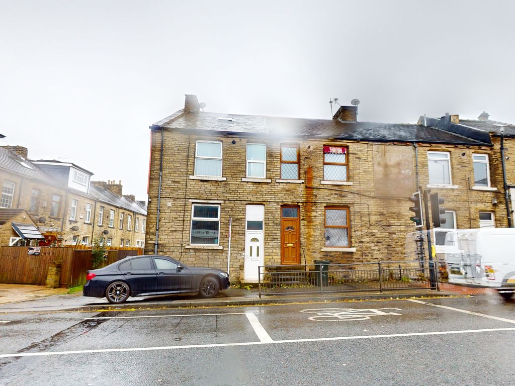 2 bed end terrace house for sale in Harrogate Road, Bradford BD2, £