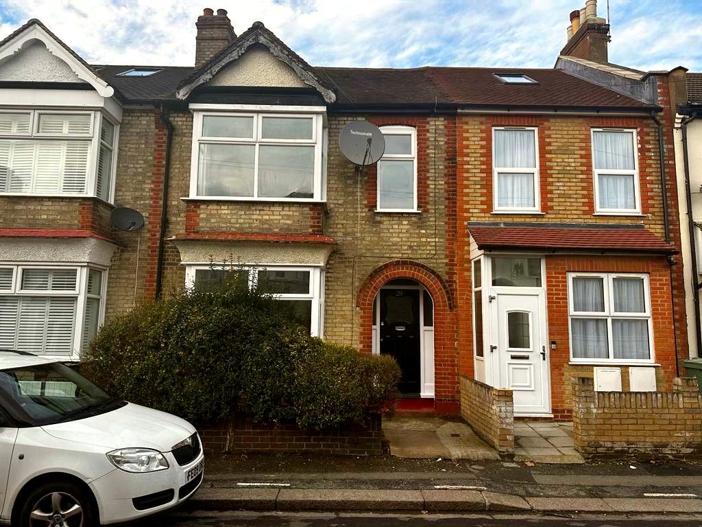 3 bed terraced house to rent in Alpha Road, London E4 Zoopla