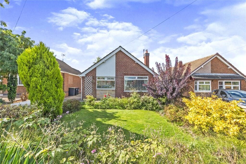 2 bed bungalow to rent in Dorothy Avenue, Newthorpe, Nottingham NG16, £