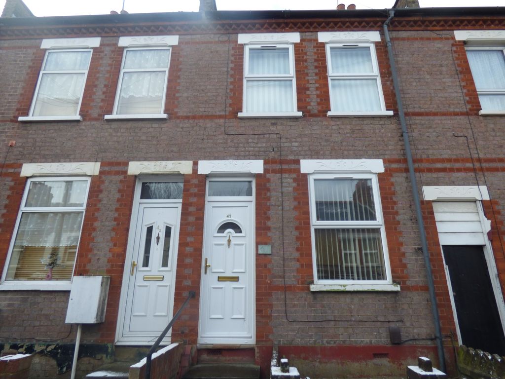2 bed terraced house to rent in St. Saviours Crescent, Luton LU1, £