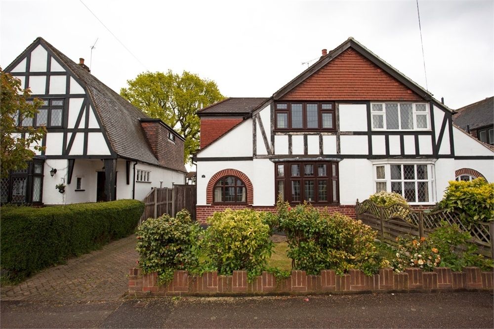 2 bed semidetached house for sale in Meadow Way, Upminster, Greater