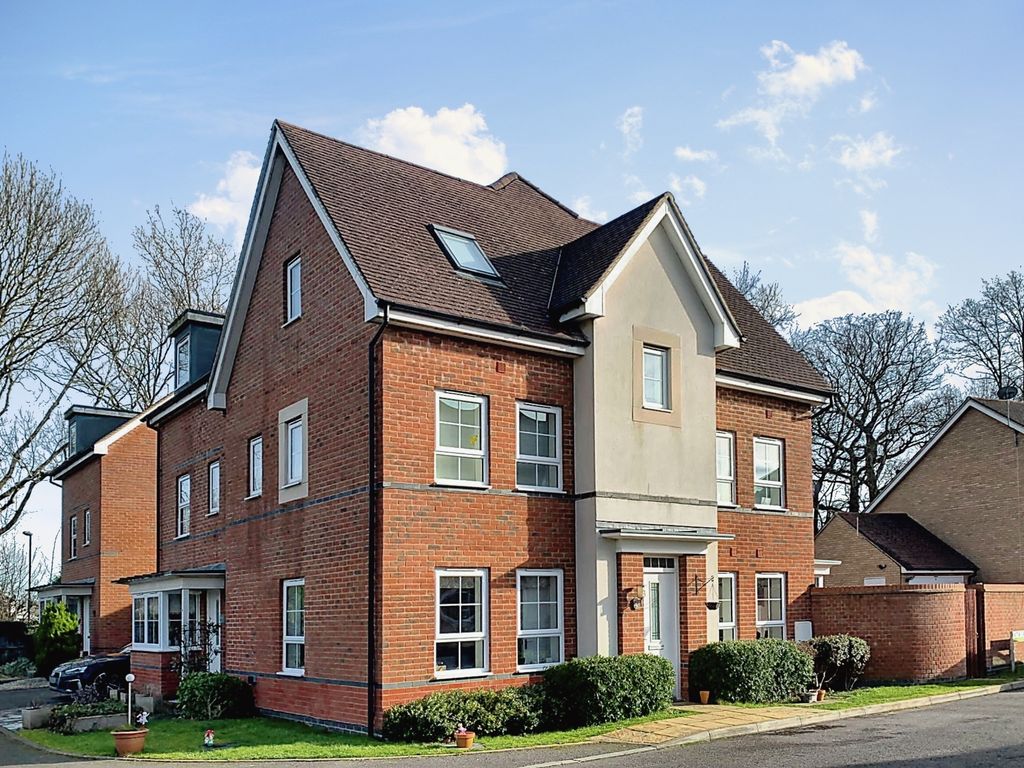 Witney Road, Furnace Green, Crawley RH10  