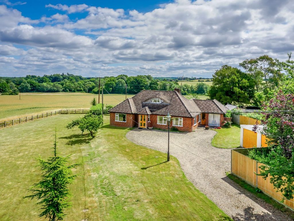 4 bed bungalow for sale in Tunworth Road, Mapledurwell, Basingstoke, Hampshire RG25 Zoopla