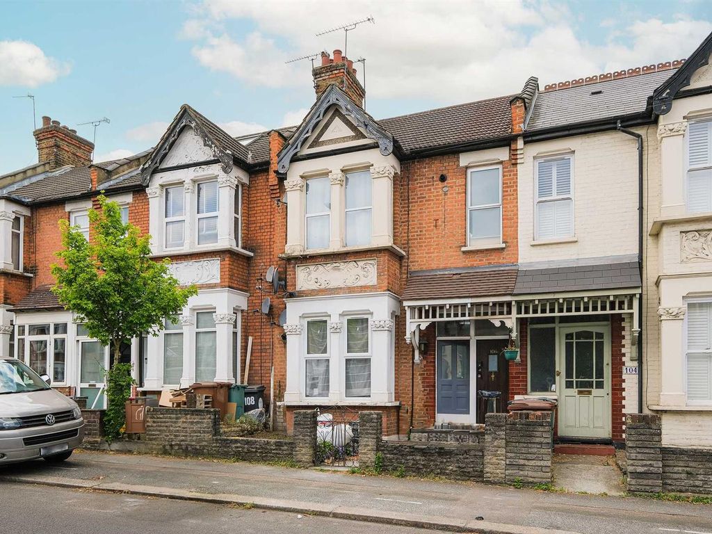 2 bed flat to rent in Winchester Road, Chingford E4, £1,550 pcm Zoopla