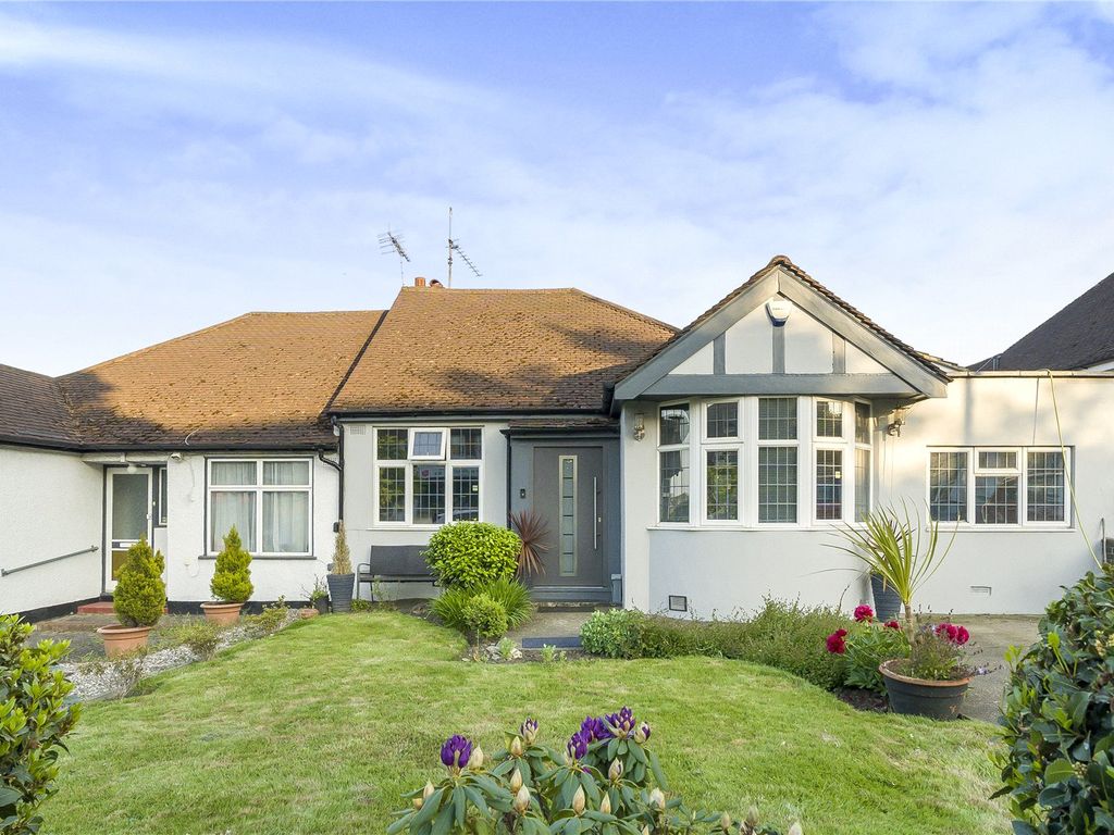 3 bed bungalow for sale in Russell Lane, Whetstone, London N20, £
