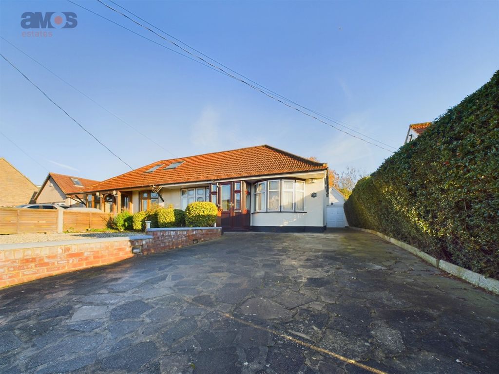 2 bed semidetached bungalow for sale in Langford Crescent, Thundersley