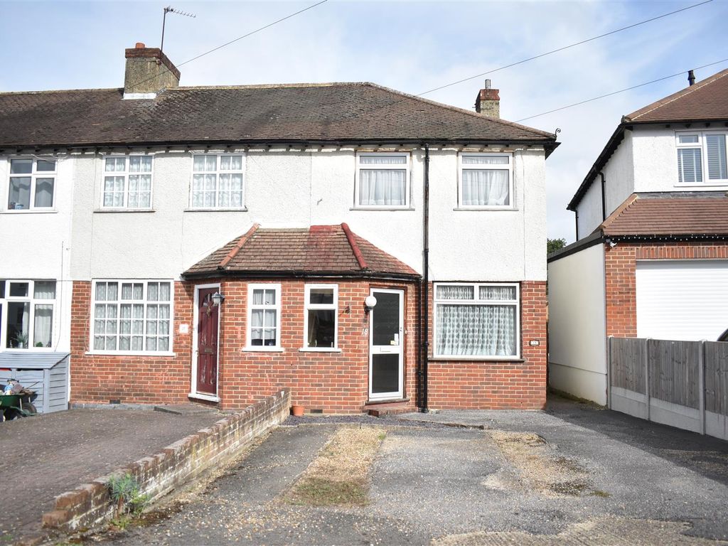 3 bed end terrace house for sale in Oswald Road, Fetcham, Leatherhead