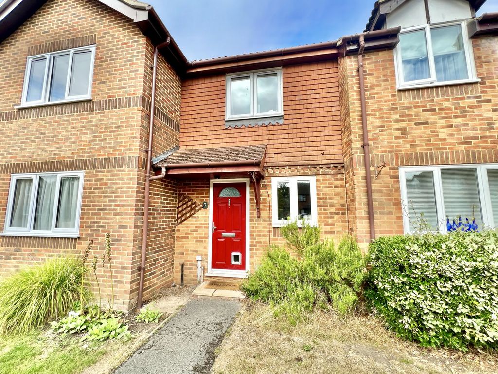 2 bed terraced house for sale in Barn Meadow Close, Church Crookham, Fleet GU52 Zoopla