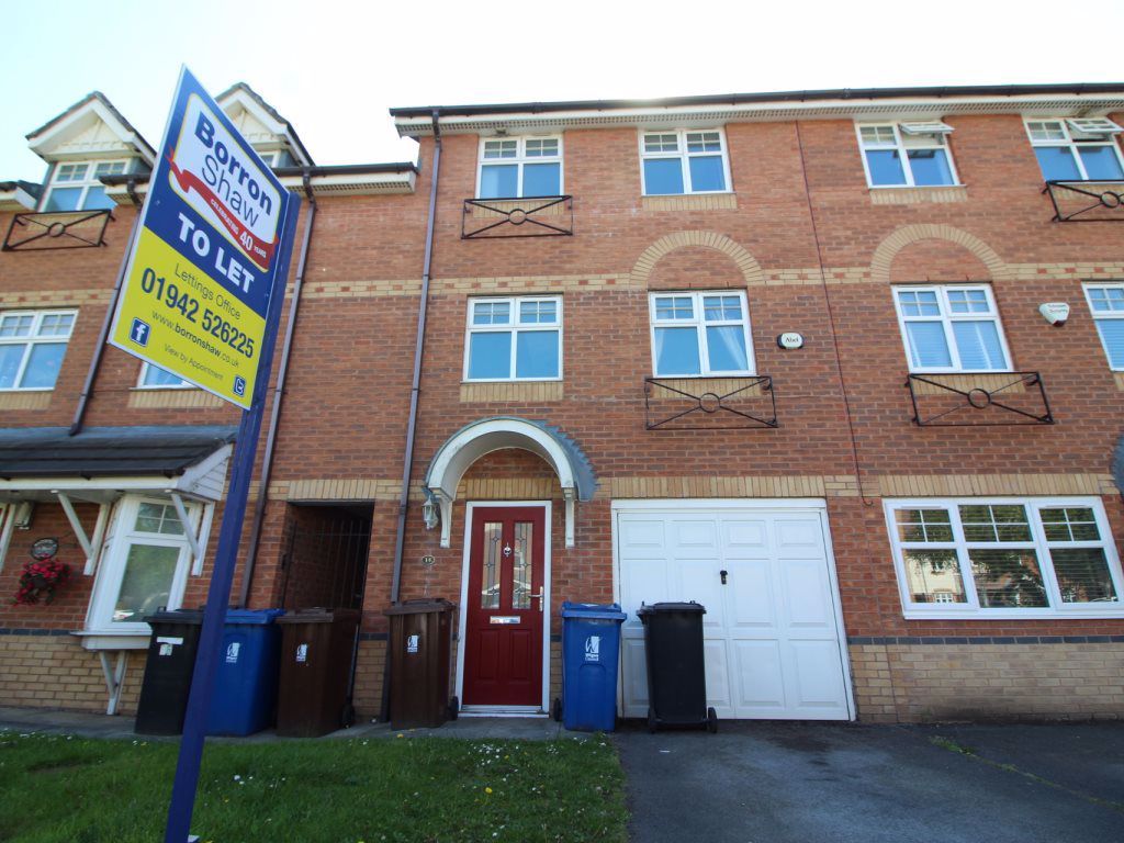 3 bed town house to rent in Waterford Close, Platt Bridge, Wigan WN2