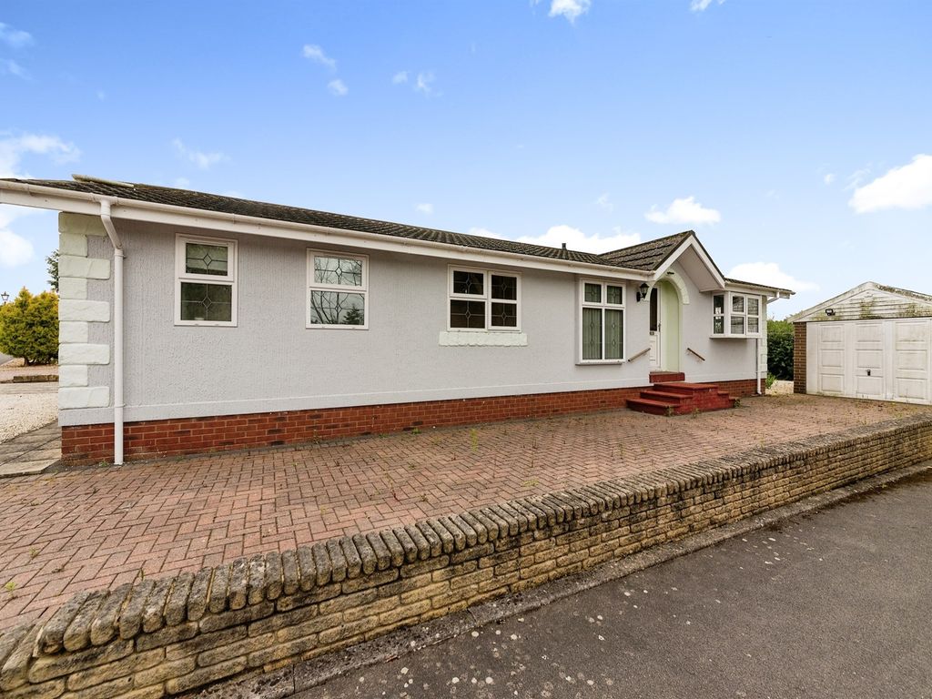 3 bed mobile/park home for sale in Ranksborough Hall, Langham, Oakham
