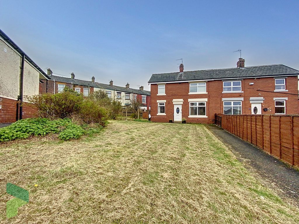 2 bed town house for sale in Dorset Avenue, Darwen BB3, £105,000 Zoopla