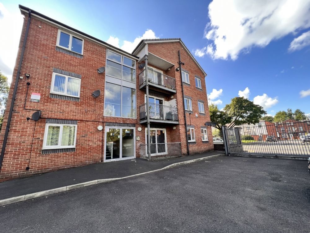 1 bed flat for sale in Loxham Street, Farnworth, Bolton BL3, £50,000