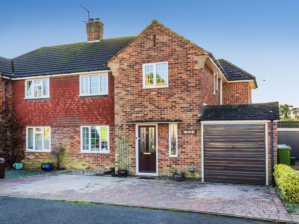 4 bed semidetached house for sale in Easter Way, South Godstone