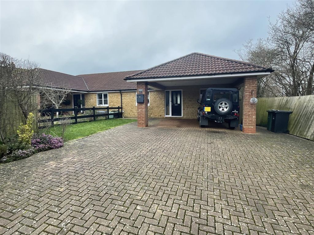 3 bed bungalow for sale in New Lane, Haselbury Crewkerne