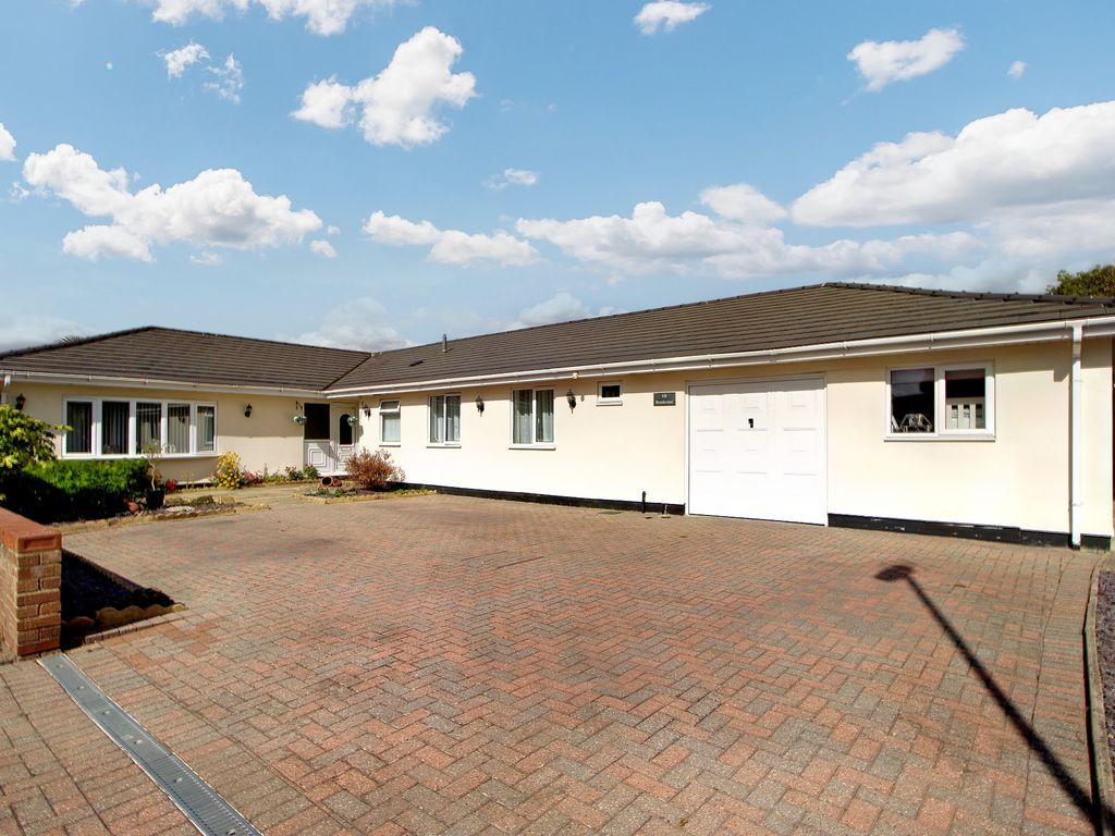 6 bed bungalow for sale in Dickasons, Melbourn, Royston, Cambridgeshire