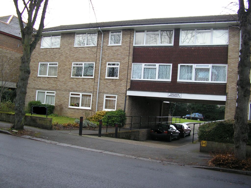 2 bed flat to rent in Camborne Road, Sutton SM2, £1,500 pcm Zoopla