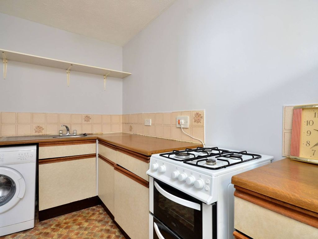 Clapham Road, Clapham North, London SW9  