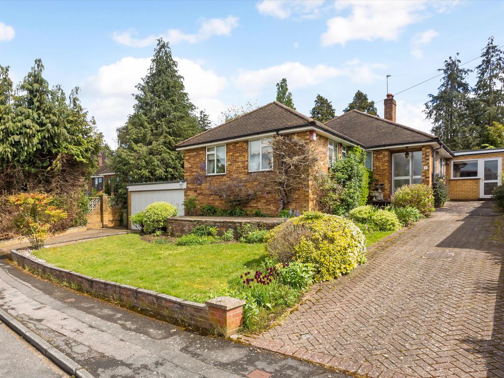 4 bed bungalow for sale in The Paddock, Chalfont St. Peter, Gerrards