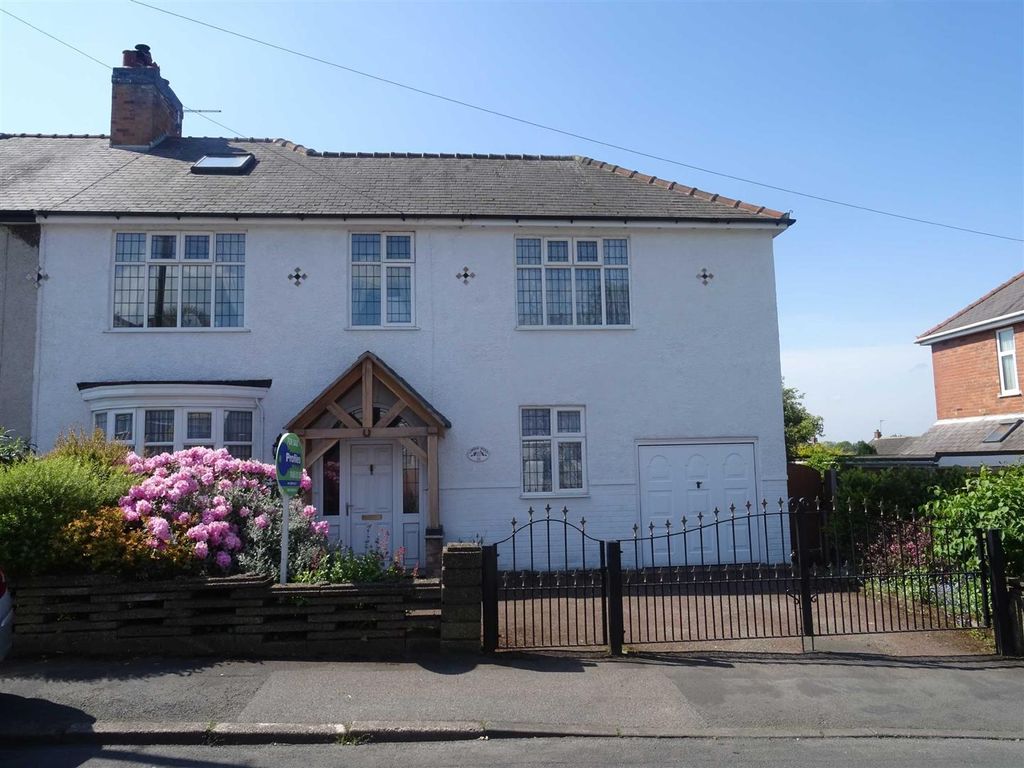 5 bed semidetached house for sale in Linden Road, Hinckley LE10, £