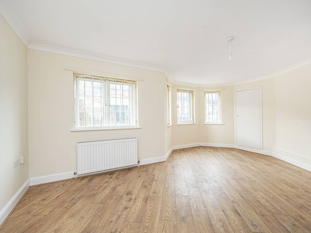 1 bed flat to rent in Midland Road, Leyton, London E10, £1,600 pcm Zoopla