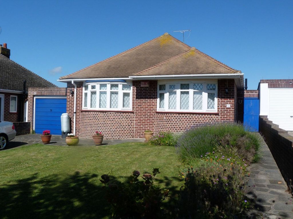 2 bed bungalow for sale in Harmsworth Gardens, Broadstairs CT10 Zoopla
