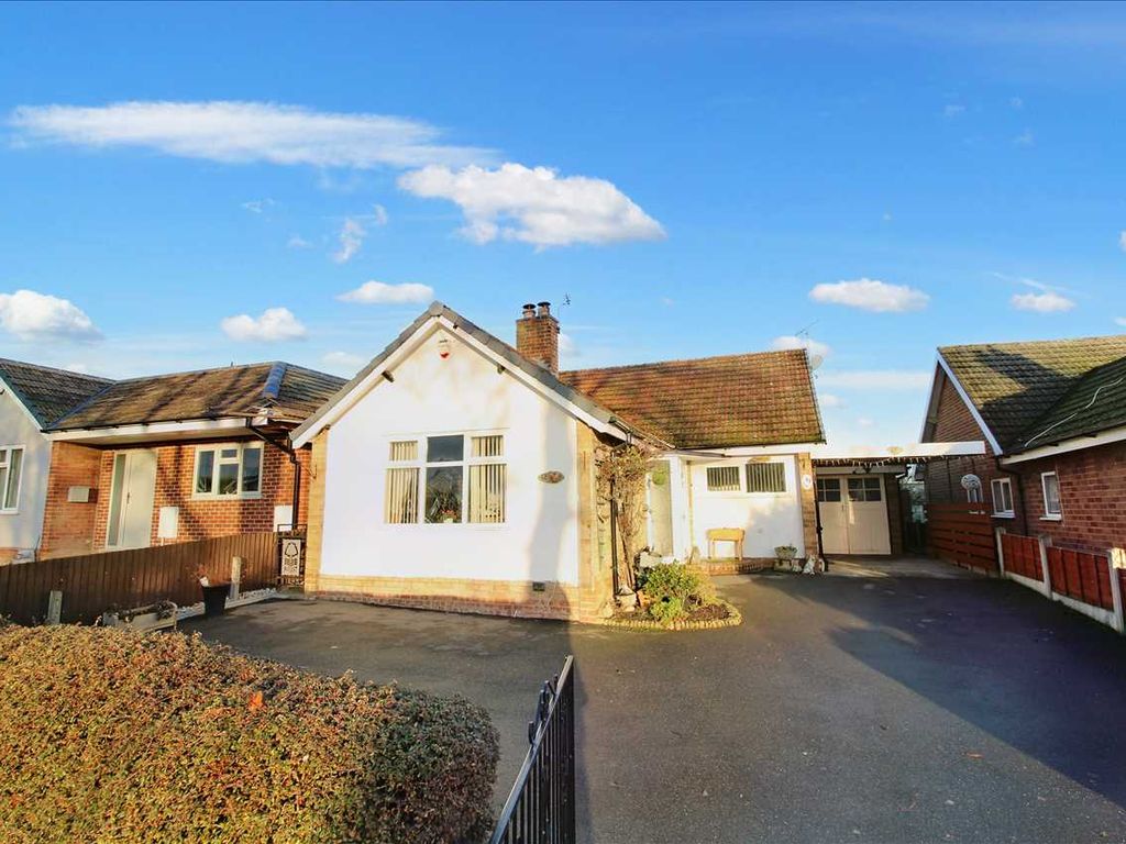 3 bed detached bungalow for sale in Meadow Close, Eastwood, Nottingham