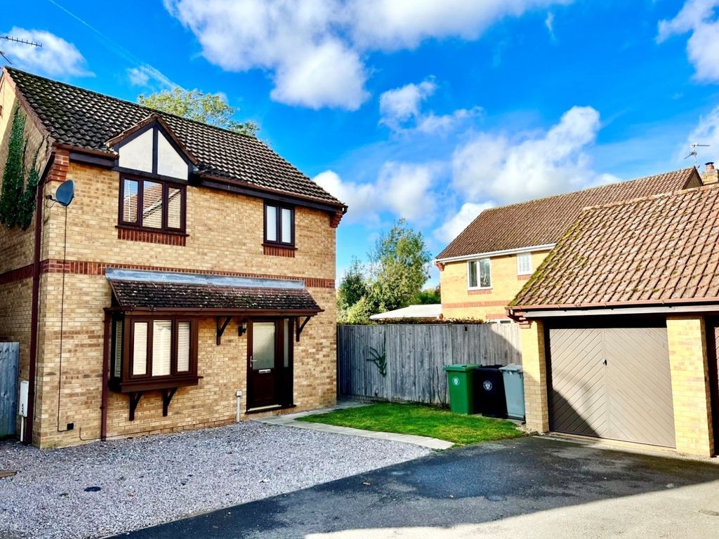 3 bed detached house to rent in Maxey Close, Market Deeping