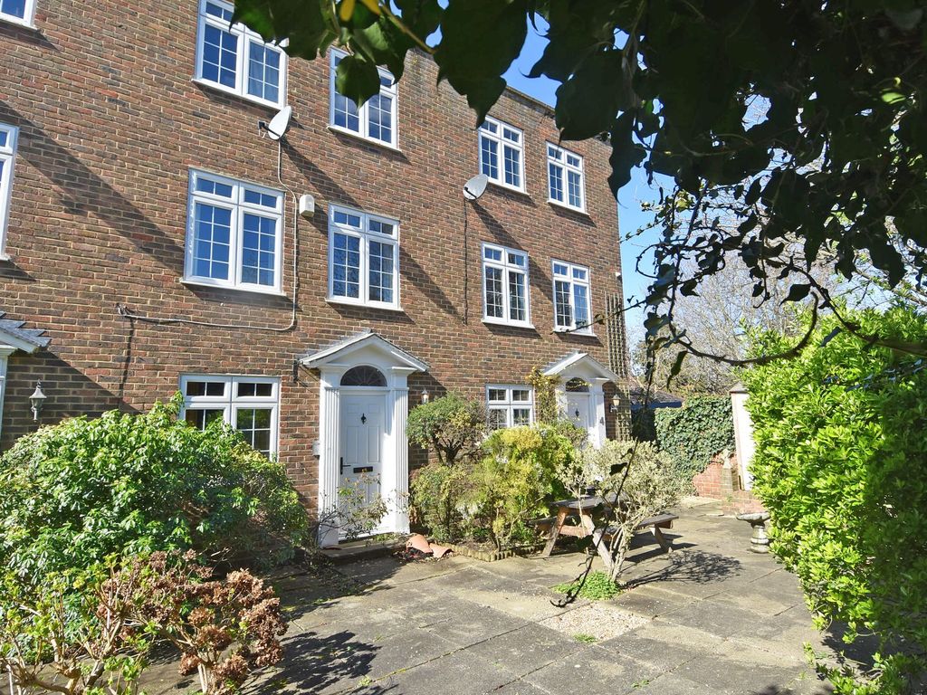 3 bed town house to rent in Ham Street, Richmond TW10, £3,500 pcm Zoopla