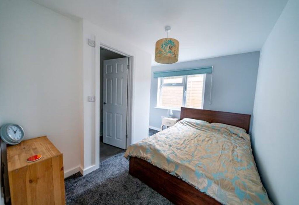 1 bed flat to rent in Cheriton Avenue, Bournemouth BH7, £920 pcm Zoopla