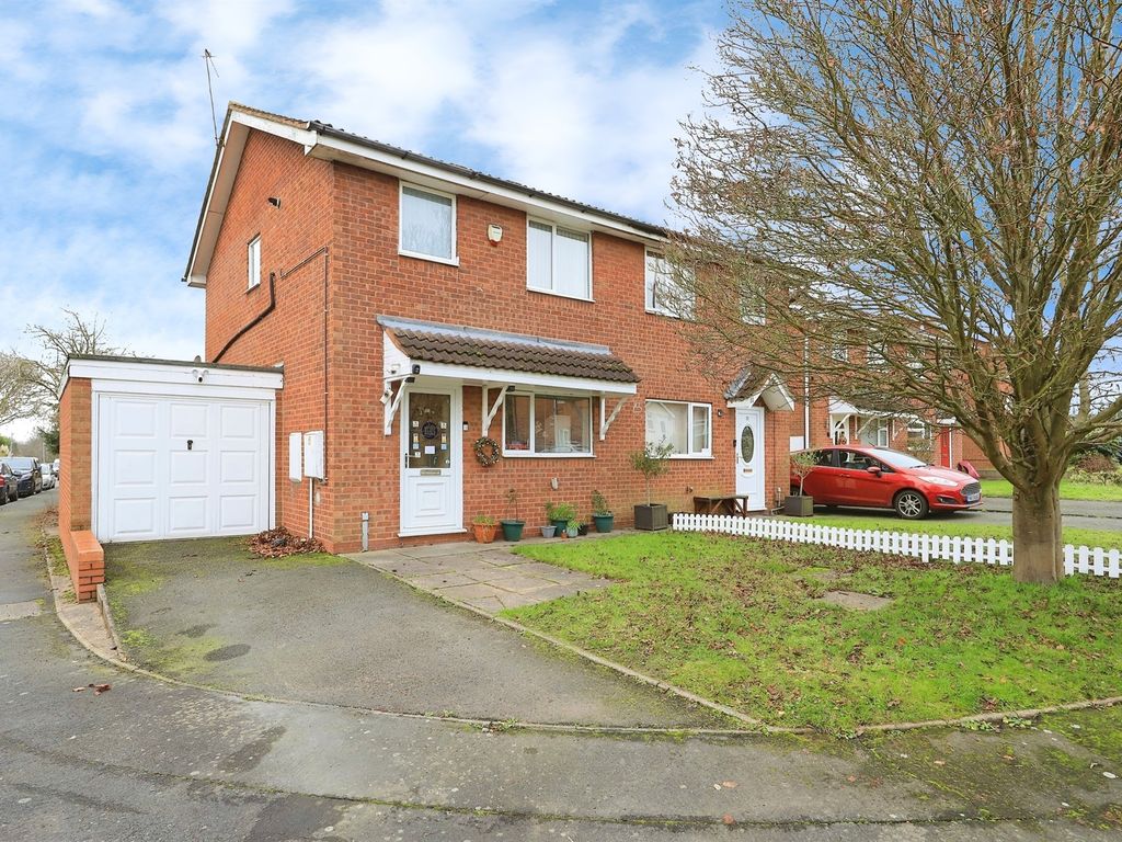 3 bed semidetached house for sale in Stewart Court, Kidderminster DY10