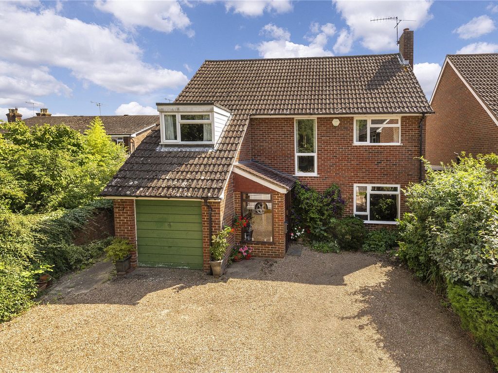 4 bed detached house for sale in Waterlakes, Edenbridge, Kent TN8, £