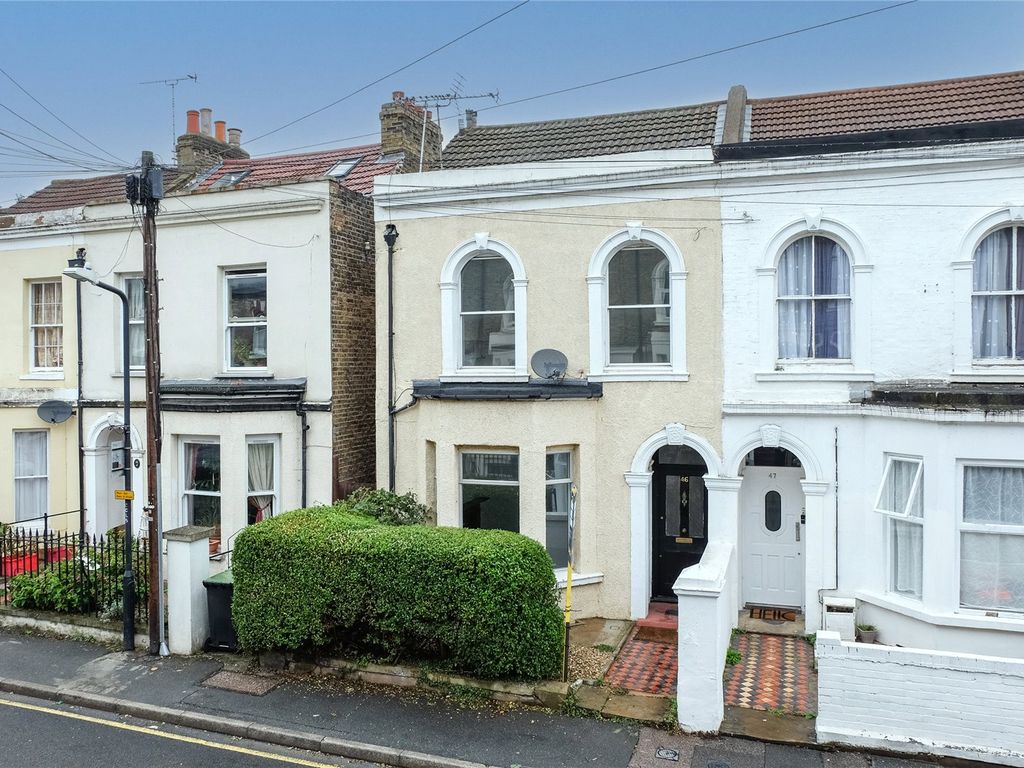 4 bed end terrace house for sale in Cobham Street, Gravesend, Kent DA11