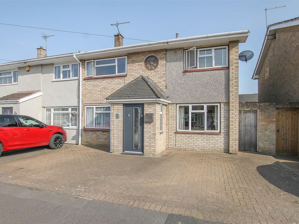 4 bed end terrace house for sale in Glovers Field, Kelvedon Hatch ...