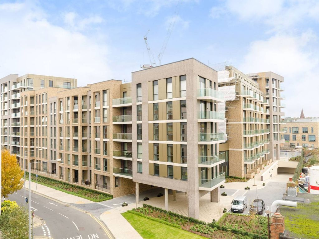 Parking/garage to rent in Queenshurst Square, Kingston, Kingston Upon