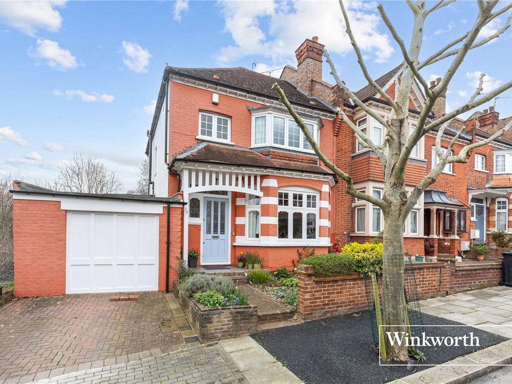 4 bed end terrace house for sale in Cornwall Avenue, Finchley, London