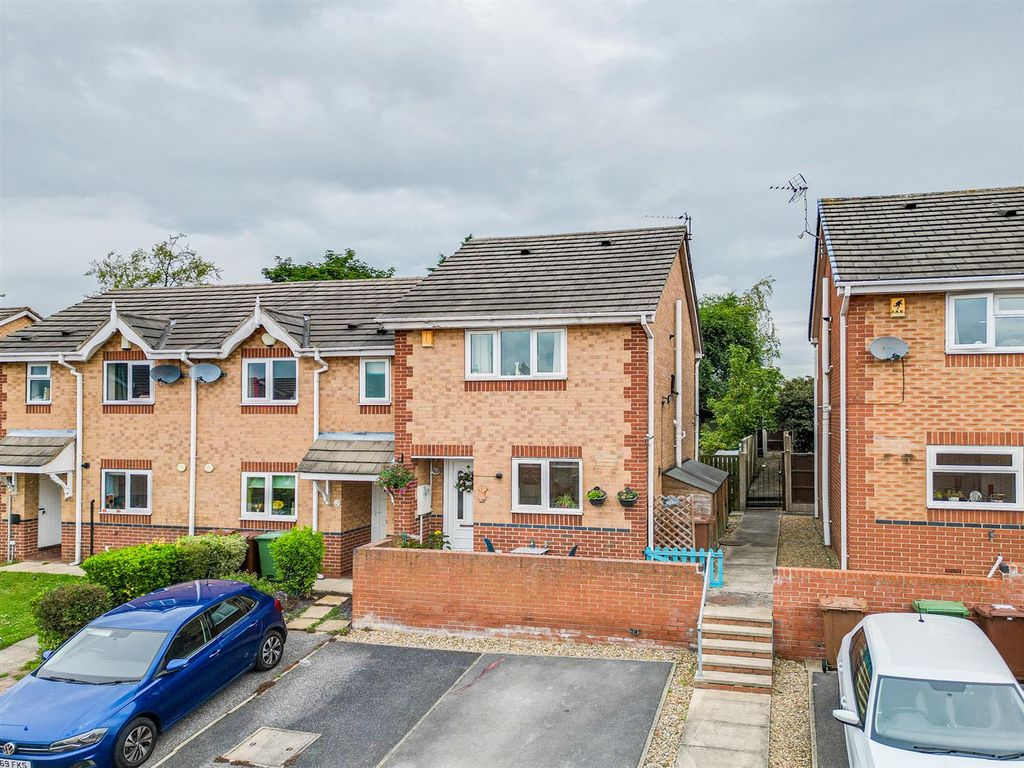2 bed end terrace house for sale in Hallamshire Mews, Wakefield WF2