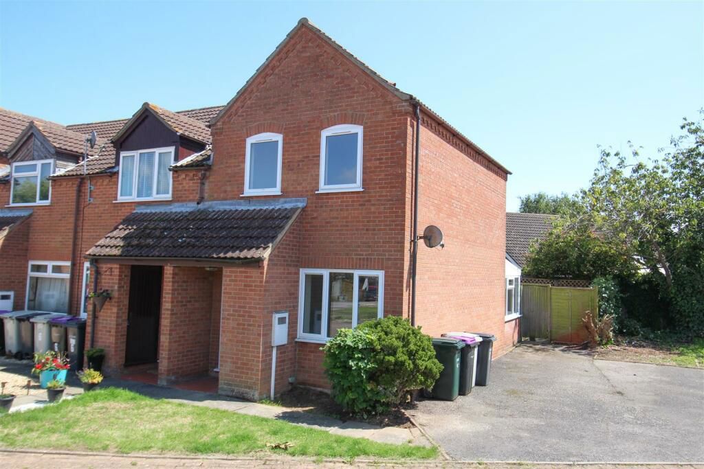 2 bed town house for sale in St. Matthews Close, Skegness PE25, £110,000 Zoopla