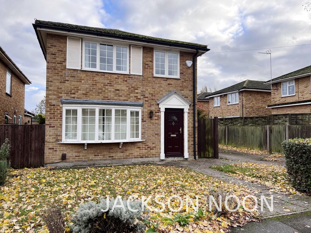 4 bed detached house to rent in Heatherside Road, Ewell KT19, £2,500