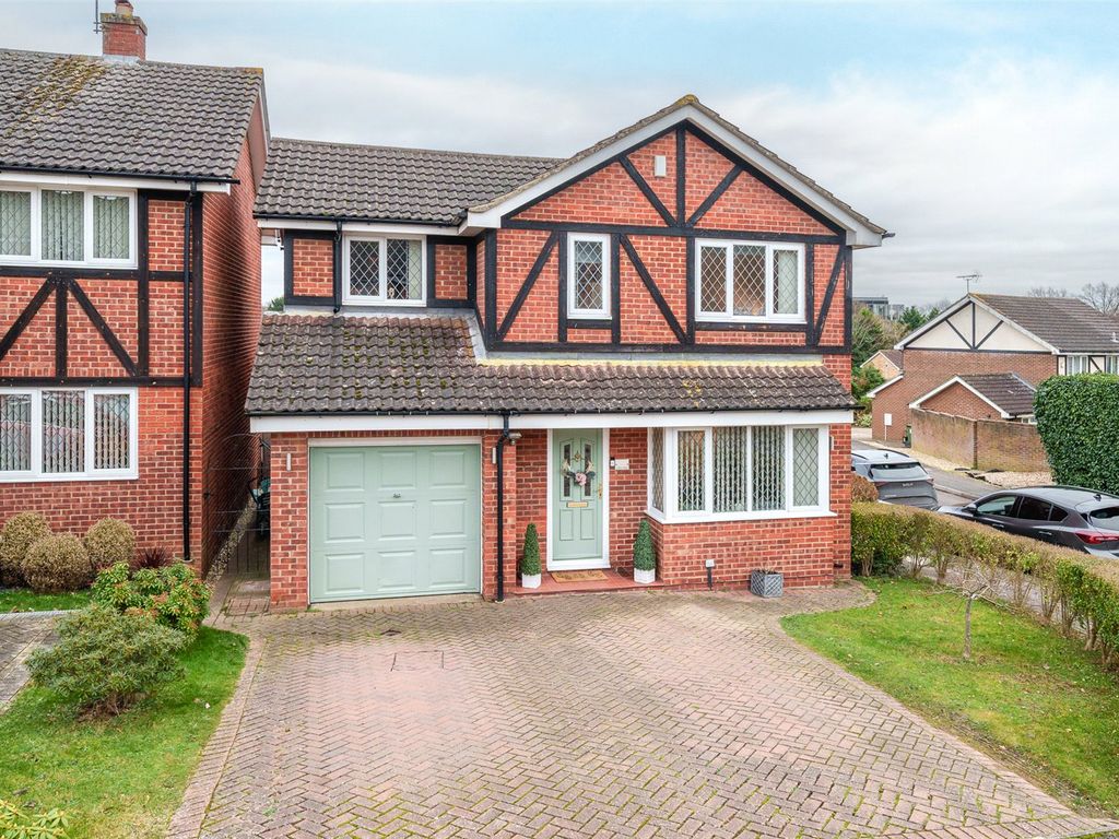 4 bed detached house for sale in Farley Copse, Bracknell, Berkshire
